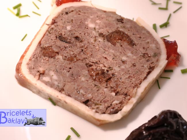 Terrine retour de chasse de sanglier aux pruneaux