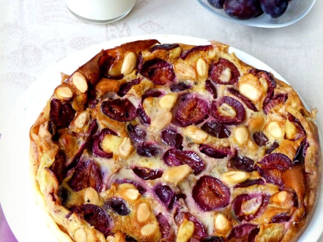 Succulent clafoutis aux quetsches et aux amandes