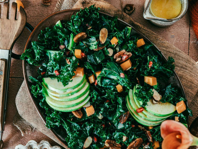 Salade de chou kale, et sa vinaigrette au tahini (tahin, tahina, téhina ou tahiné)