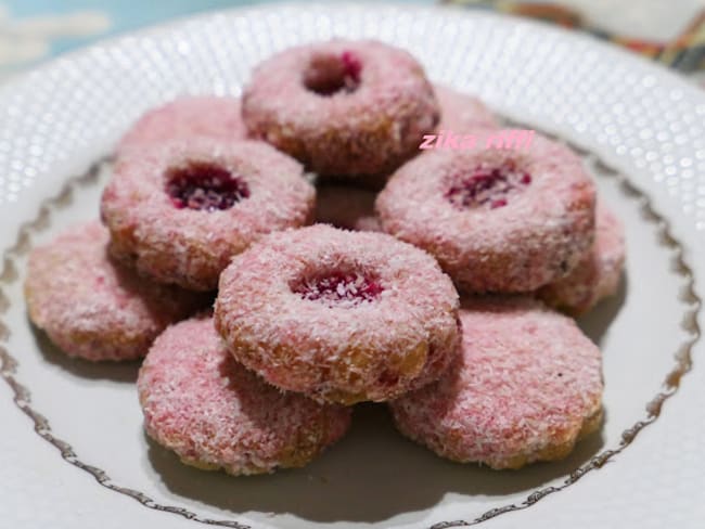 Biscuits sablés fondants roses à la gelée de grenades maison