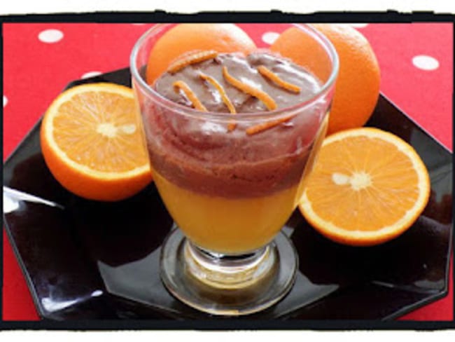 Duo de mousse au chocolat noir  sur lit de jus d'orange