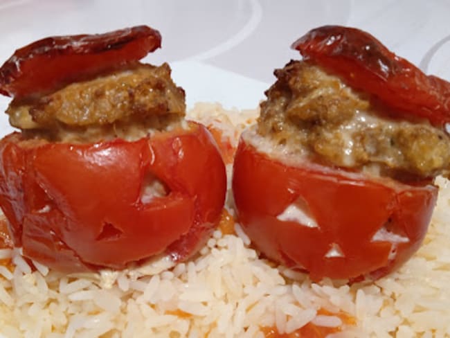 Petites tomates farcies déguisées pour fêter Halloween