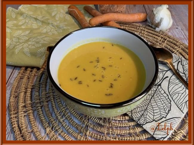 Soupe de patate douce, carottes et lentilles corail à la feta