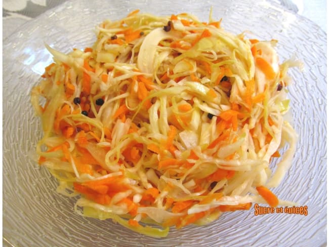 Préparer du chou blanc fermenté avec des carottes