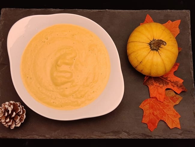 Velouté jack-o’-lantern aux carottes