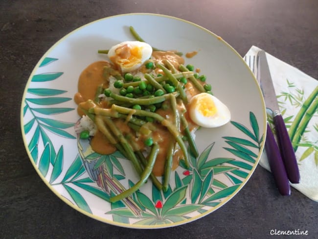 Légumes, œufs et sauce curry pour une touche orientale