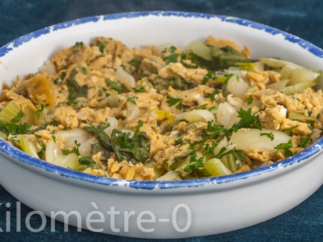 Oeufs brouillés au chou chinois et sauce soja prêts en 30 minutes