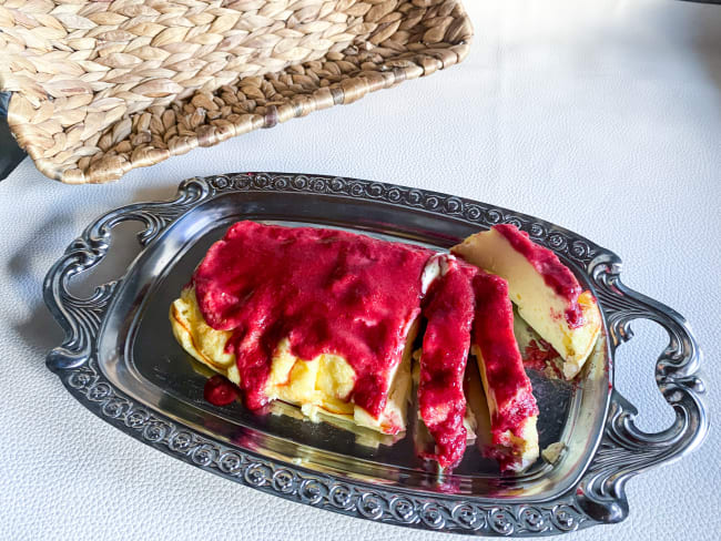 Cheesecake healthy et protéiné au skyr et coulis de framboise