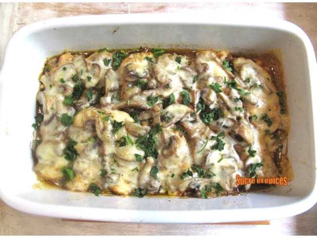 Aiguillettes de poulet gratinées aux champignons de Paris