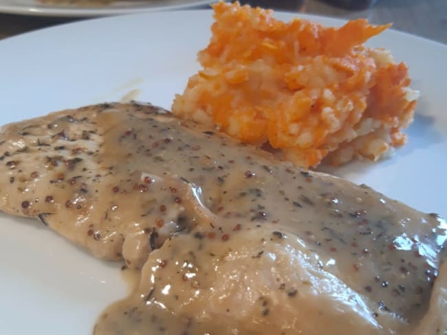 Blancs de poulet en sucré salé à la sauce moutarde et au sirop d'érable