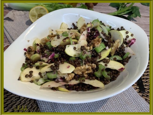 Salade de lentilles beluga pommes et noix