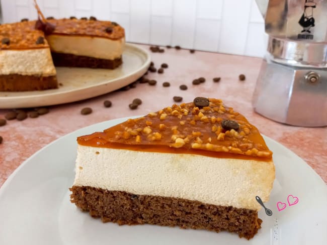 Entremet au café (dacquoise noisettes et chocolat, bavaroise au café et glaçage au café)