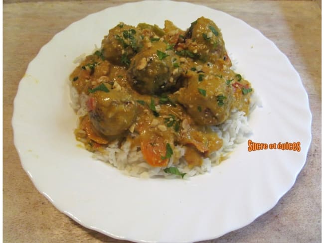 Curry bien parfumé de boulettes de poulet au potiron