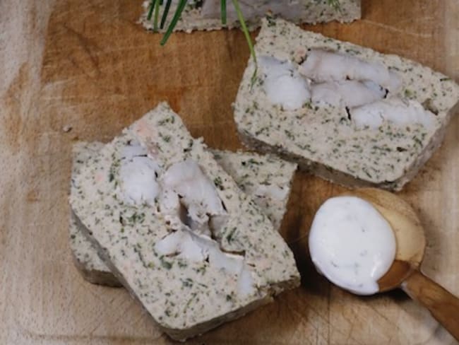 Terrine de poissons aux herbes et sauce au fromage blanc