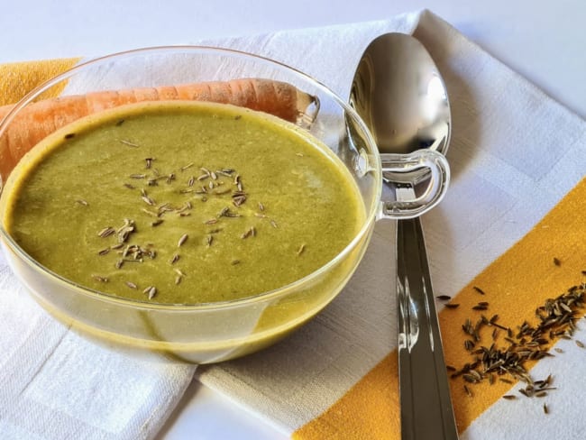 Potage velouté de fanes de carottes au cumin