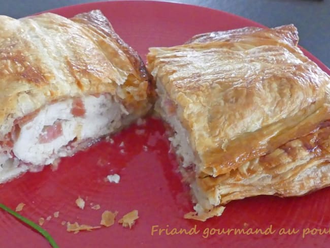 Friand gourmand au poulet, mozzarella et jambon cru