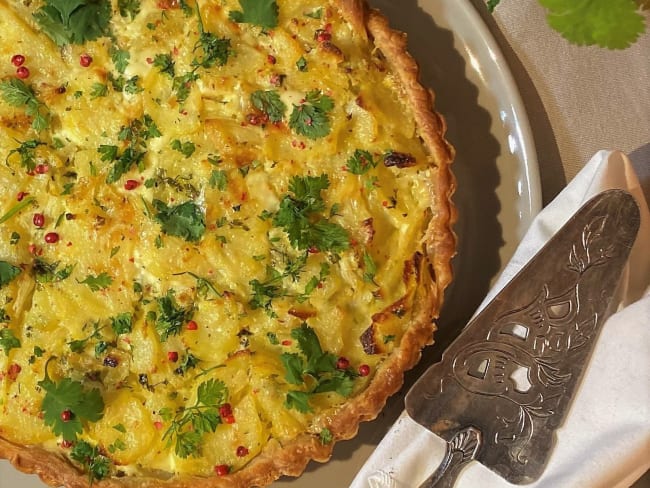 Tarte feuilletée aux pommes de terre et oignon