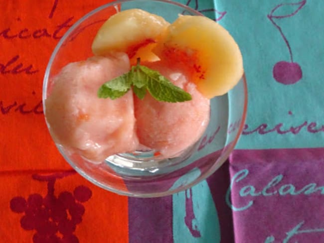 Sorbet sans sucre aux pêches et à la verveine