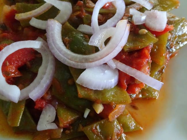 Haricots plats sautés à l'orientale (oignons, tomates, cumin...)