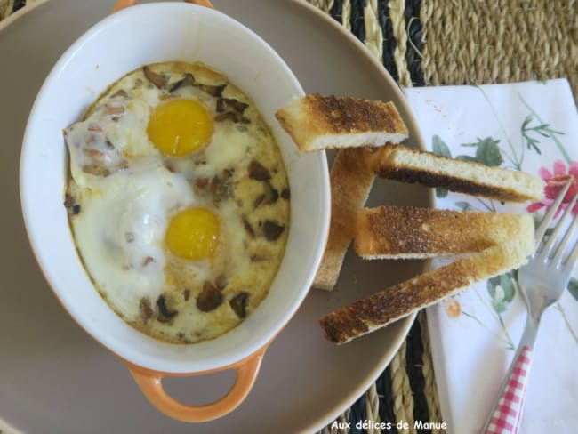 Oeufs cocotte aux champignons de Paris bruns et chorizo