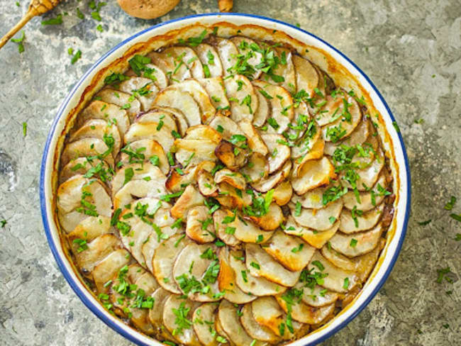 Gratin réconfortant de pommes de terre, champignons et topinambours