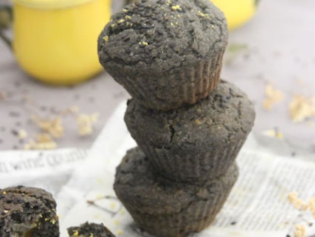Muffins vegan au sésame noir coeur citron