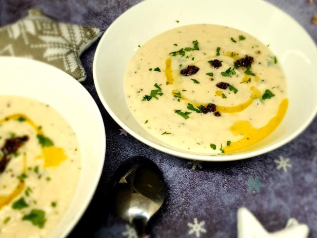 Crème de chou fleur à la truffe noire (ou brisures de truffes)