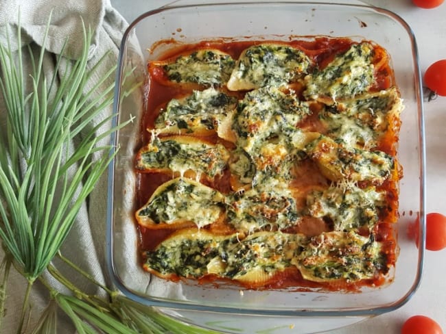 Pâtes conchiglioni farcis aux épinards, brousse et parmesan