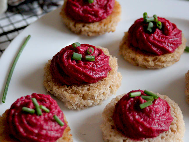 Canapés mousse betterave