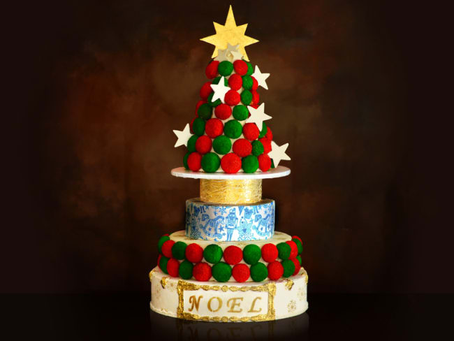 Le gâteau Sapin de Noël comme une pièce montée