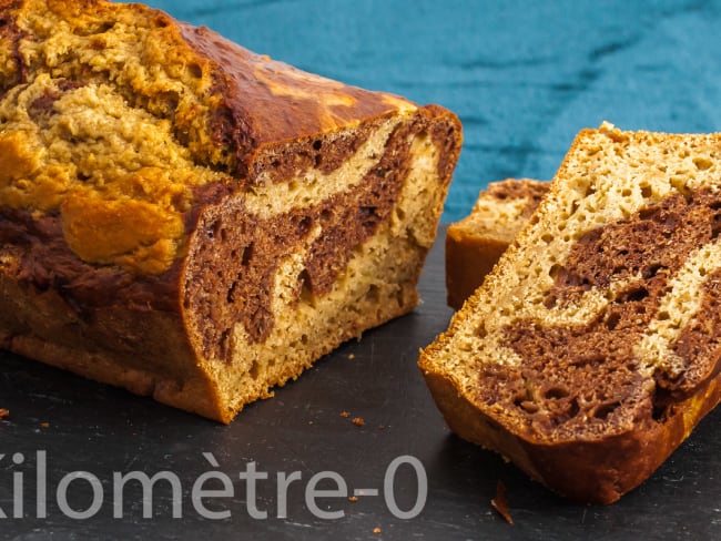 Cake marbré au cacao et à la compote de pommes