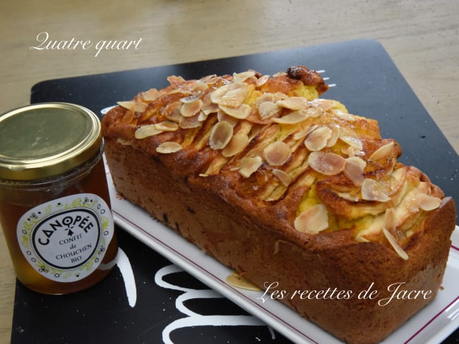 Quatre-quarts aux pommes et confit de chouchen