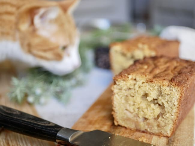 Cake Sucré Sans Gluten aux Poires Caramélisées et Amandes