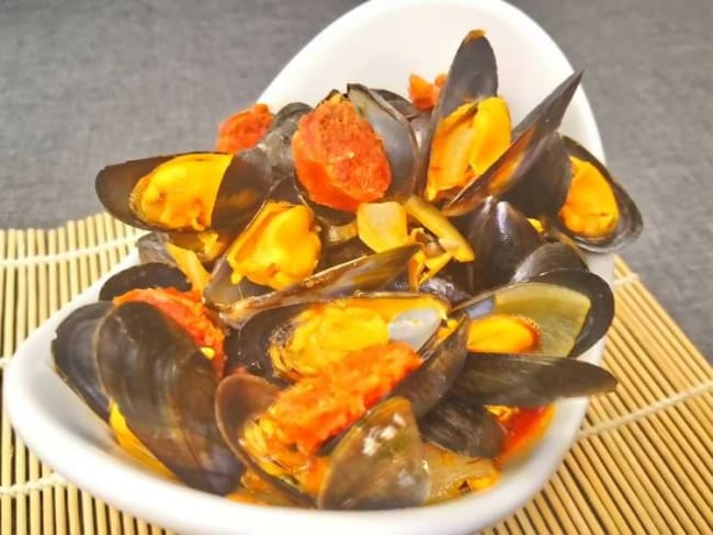 Moules au Chorizo - un repas terre mer original