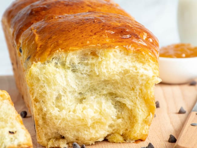 Brioche moelleuse aux pépites de chocolat pour un goûter gourmand