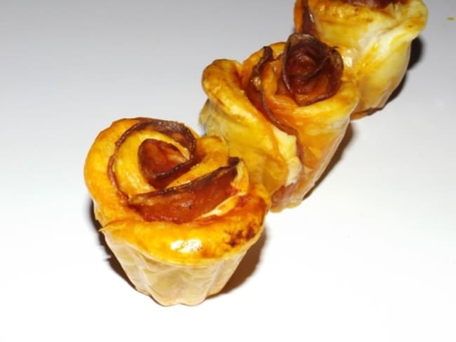 Rosaces feuilletées au chorizo et à la tomate