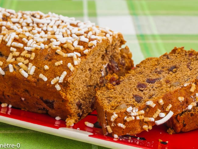 Pain d’épices aux fruits secs, amandes, pruneaux, canneberge