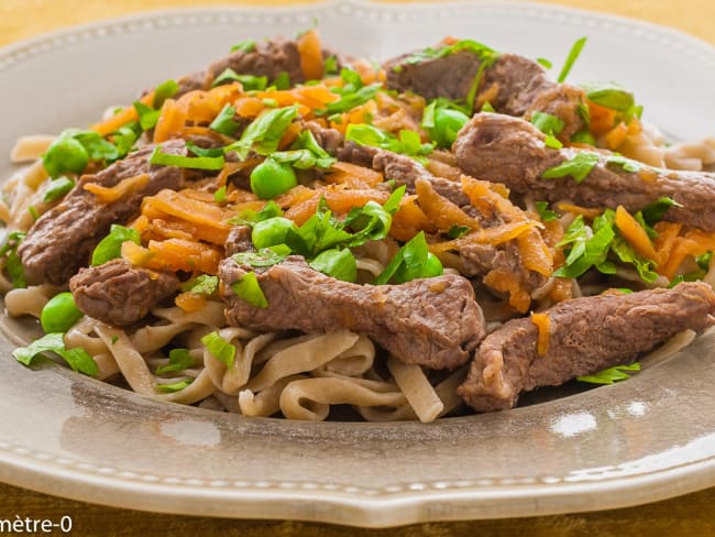 Pâtes fraiches au boeuf, sauce soja et légumes : facile, rapide et super bon 