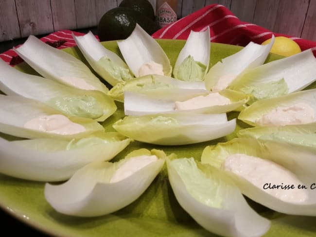 Barquettes d’endives, crème d’avocat et de saumon fumé