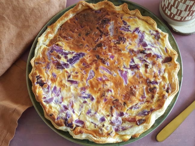 Quiche au chou rouge, lardons et fromage simple et gourmande