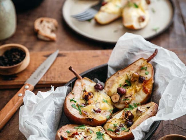 Poires rôties au reblochon et noisettes - une recette gourmande et économique