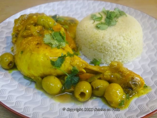 Poulet aux olives, champignons et aux épices, comme en Afrique du Nord