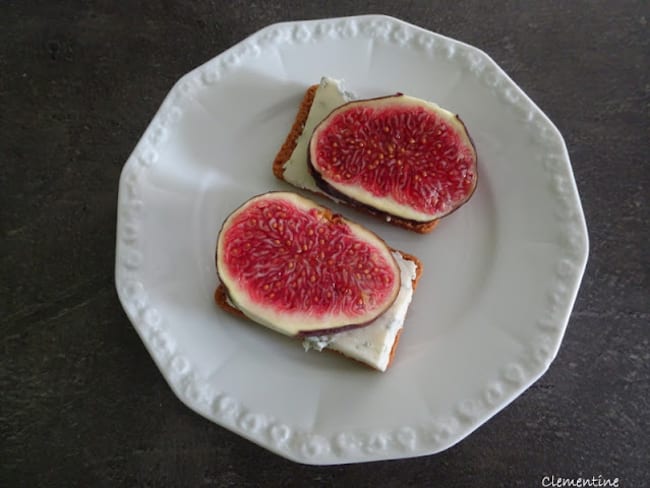 Croquants aux amandes, fromage gorgonzola et figue