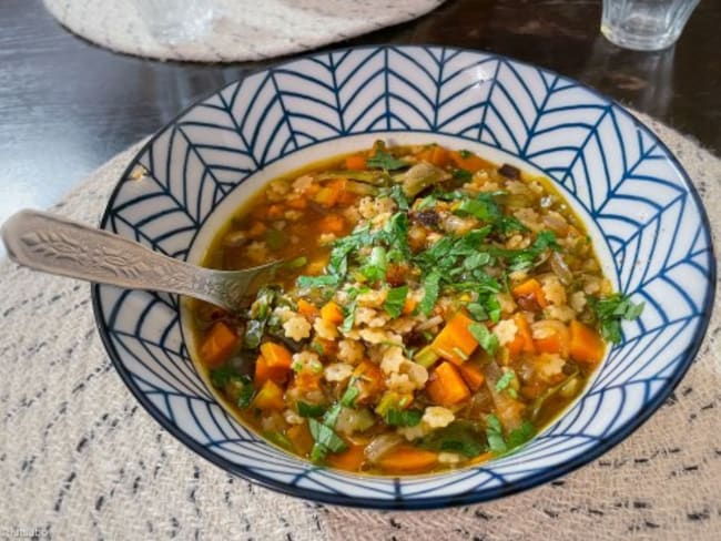 La bonne soupe de légumes au bouillon et vermicelles