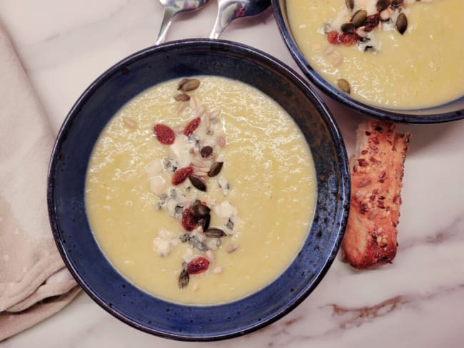 Soupe Poireaux, lait de coco et Roquefort