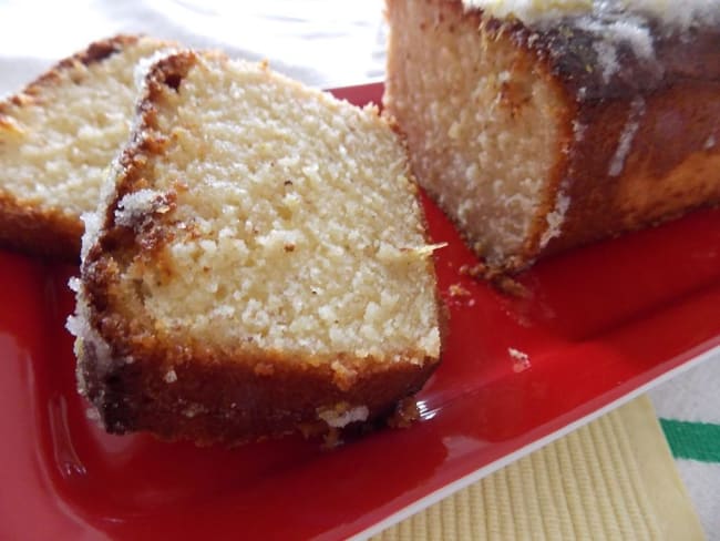 Lemon drizzle loaf : un gâteau citron et amandes très british