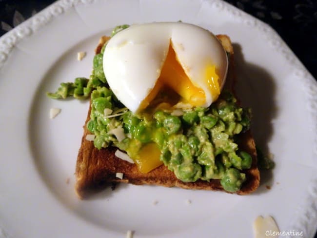 Toast de "poicamole" : comme un guacamole... aux petits pois !