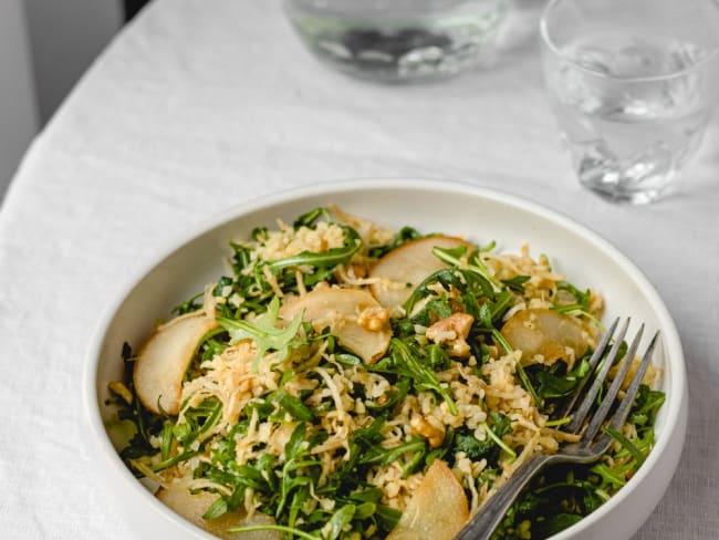 Salade tiède vegan de céleri rave, boulgour et poire caramélisée