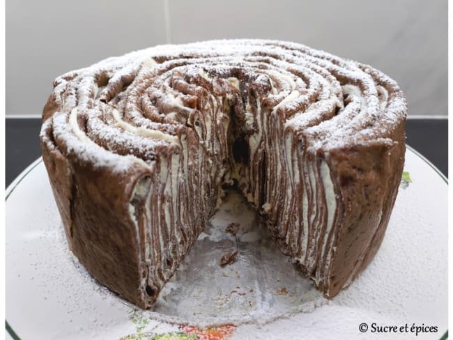 Gâteau tourbillon de crêpes chocolat chantilly