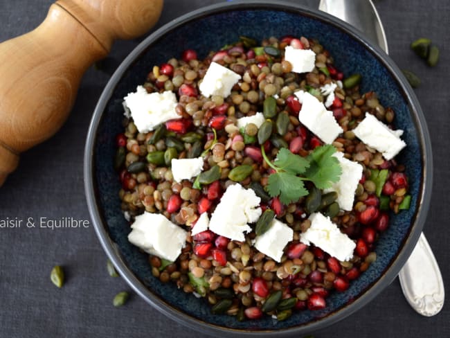 Salade de lentilles croquante, grenade, pistaches et feta